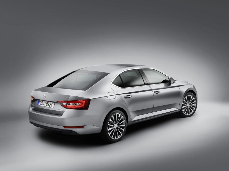  Skoda Superb 2015 года  (фото 17 из 27)